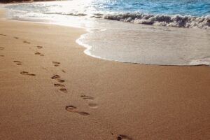 Sand Beach Ocean Water Footprints  - Olichel / Pixabay